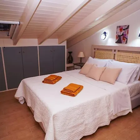 Melina's Bright Apartment, Διαμέρισμα Βιρός