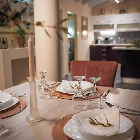Melina's Bright Apartment, * Βιρός