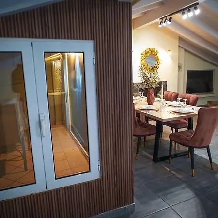 Melina's Bright Apartment, Βιρός