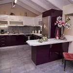 Melina's Bright Apartment, *