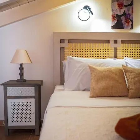 Апартаменты Melina's Bright Apartment,
