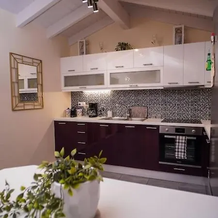 Апартаменты Melina's Bright Apartment, Viros