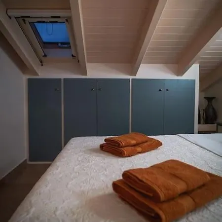 Апартаменты Melina's Bright Apartment, Viros