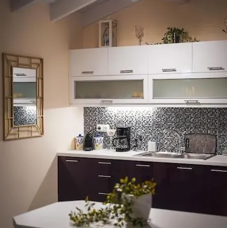 Melina's Bright Apartment, *