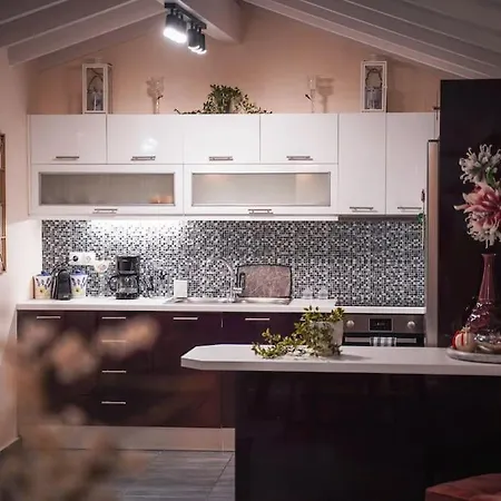 Апартаменты Melina's Bright Apartment, Viros