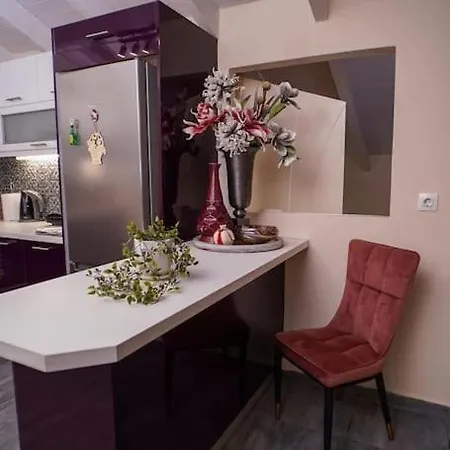 Апартаменты Melina's Bright Apartment,