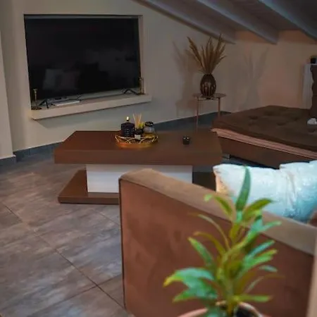 Апартаменты Melina's Bright Apartment, Viros