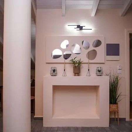 Апартаменты Melina's Bright Apartment, Viros