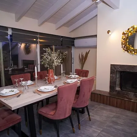 Апартаменты Melina's Bright Apartment,