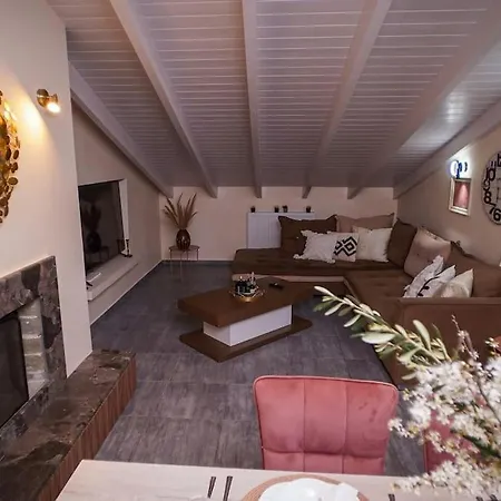Апартаменты Melina's Bright Apartment,