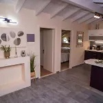 Apartman Melina's Bright Apartment, *