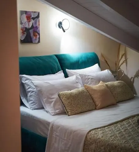 Melina's Bright Apartment, 公寓 *
